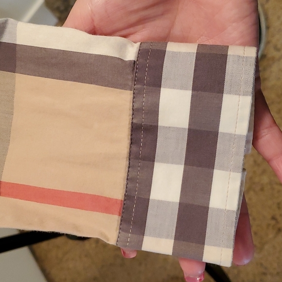 ⚠️SOLD⚠️ Authentic Burberry NovaCheck shirt - Picture 5 of 6